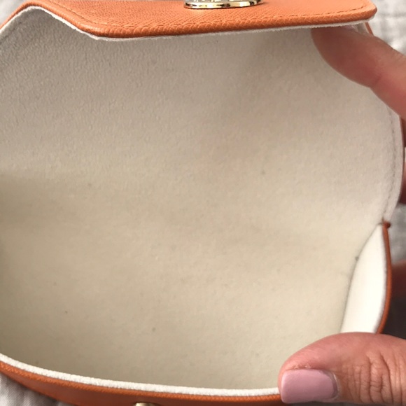 Like new Authentic Tory Burch sunglasses case - Picture 3 of 4